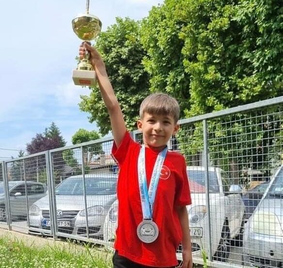 balikesirli minik sporcu emrah senay dunya ikincisi oldu 2c21991 e1719387301563 |