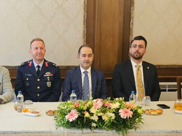 Bandırma protokolü bayramlaştı 1 bandirma protokolu bayramlasti 8eb3105 |