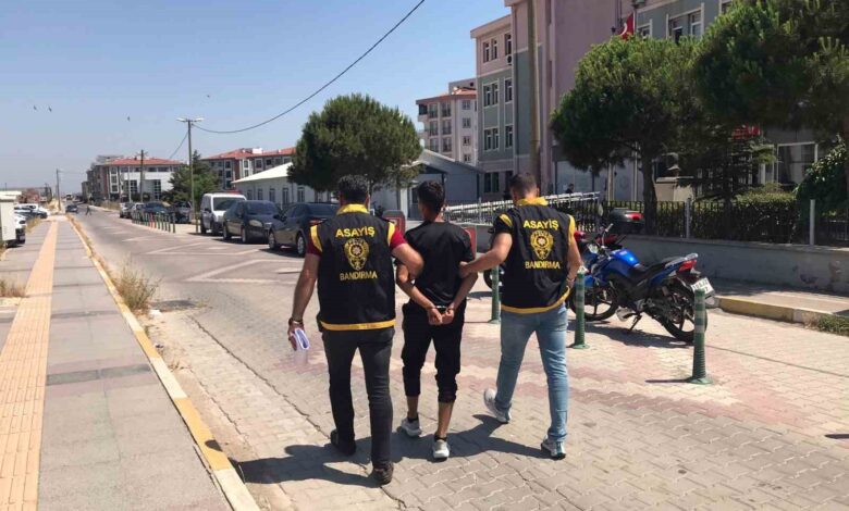 Bandırma’da cezaevinden firar eden hırsızlık zanlısı yakalandı 1 bandirmada cezaevinden firar eden hirsizlik zanlisi yakalandi 28caf90 |