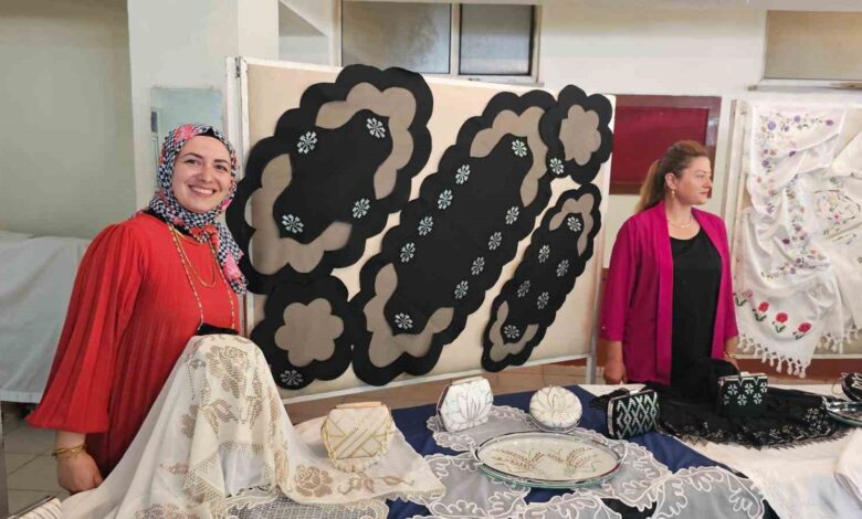 Bandırma’da el emeği sergisi ilgi gördü 1 bandirmada el emegi sergisi ilgi gordu 3069a43 |