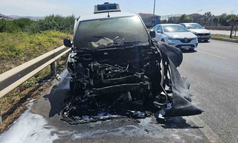 bandirmada seyir halindeki arac alev aldi d83ec06 |