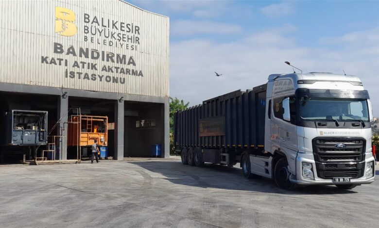 9 günlük bayram tatilinde 15 bin tonun üzerinde atık bertaraf edildi 1 buyuksehir bayramda ilcelerden 11 tonun uzerinde atik topladi 1 |