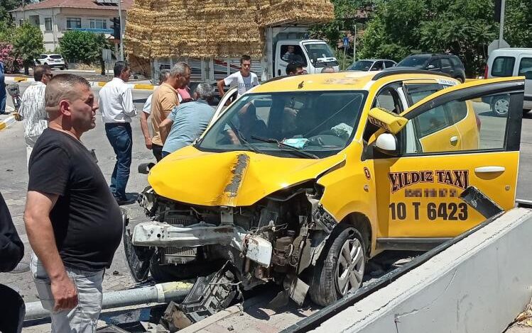 gonende direksiyon basinda rahatsizlanan surucu faciaya sebep oldu 01f834f |