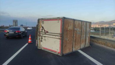 lastigi patlayan kamyonet yola devrildi c76d30b |