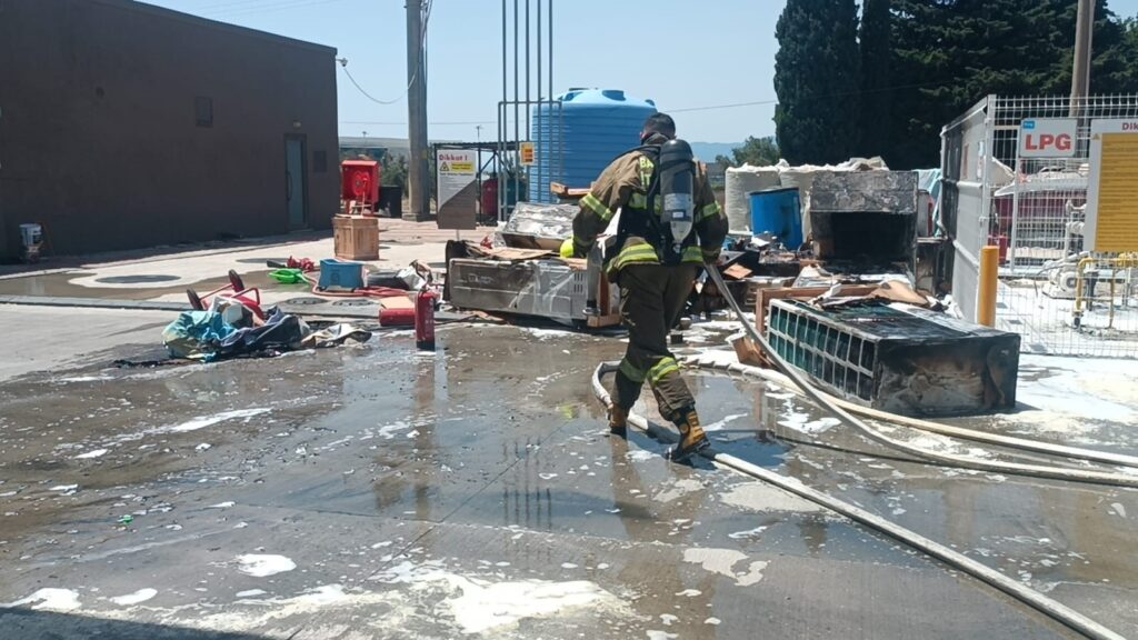 tadilat halindeki benzinlikte cikan yangin korkuttu d07f20b |