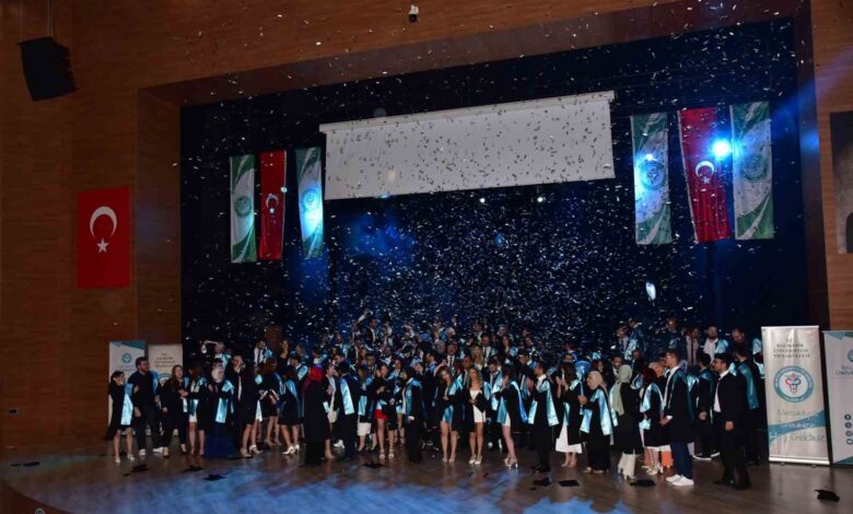 Balıkesir’de 107 doktor kep atarak mezun oldu 1 balikesirde 107 doktor kep atarak mezun oldu eff8baf |