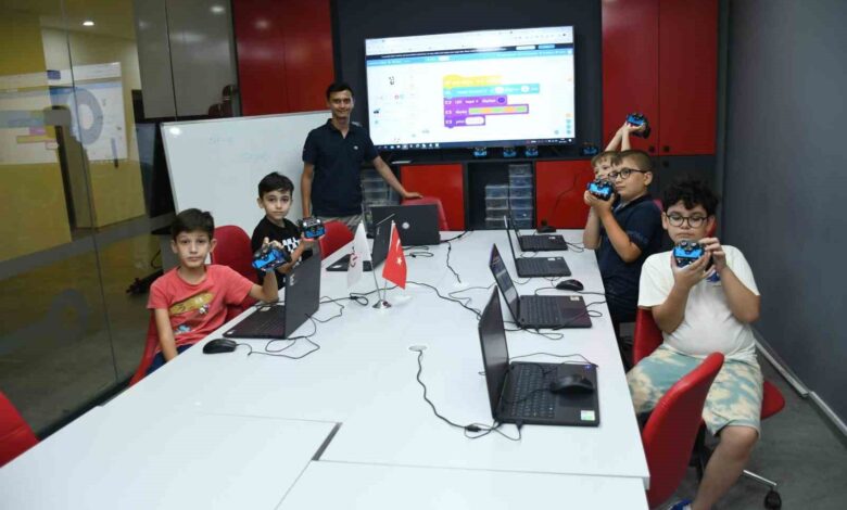 balikesirli cocuklar robotik kodlamayi ogreniyor bd64012 |