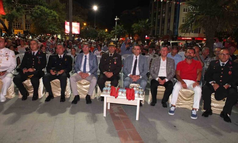 burhaniye de 15 temmuz demokrasi ve milli birlik gunu coskusu e31dac8 |