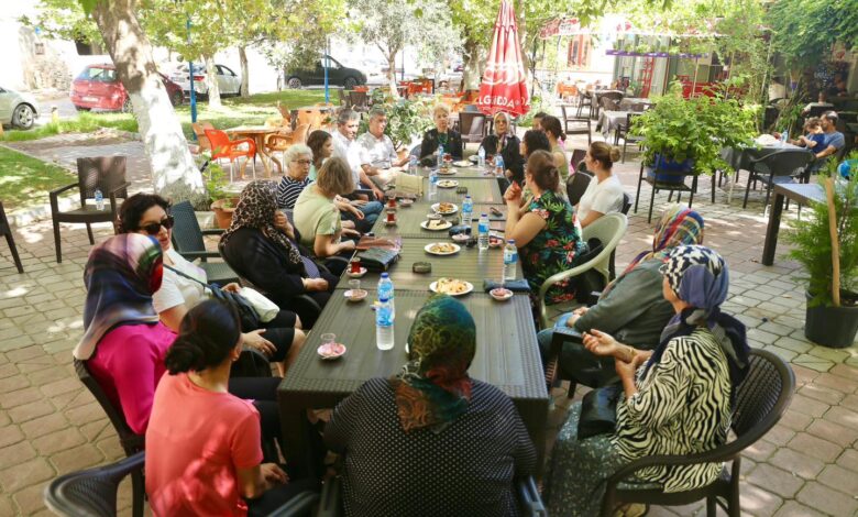 Burhaniye'de kadınlar buluşması gerçekleşti 1 burhaniye kadinlarbulusmasi |