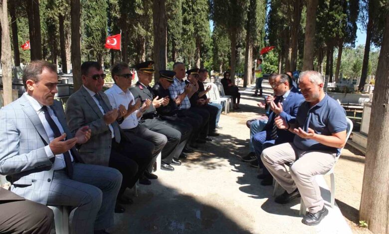 Burhaniye’de 15 Temmuz Şehidi Mustafa Serin kabri başında anıldı 1 burhaniyede 15 temmuz sehidi mustafa serin kabri basinda anildi 910166d |