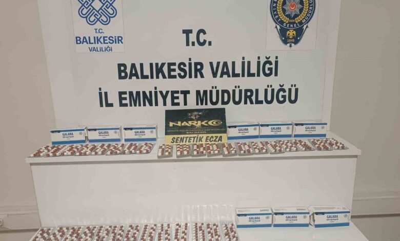 Durdurulan araçta 522 adet sentetik ecza ele geçirildi 1 durdurulan aracta 522 adet sentetik ecza ele gecirildi c28c52d |