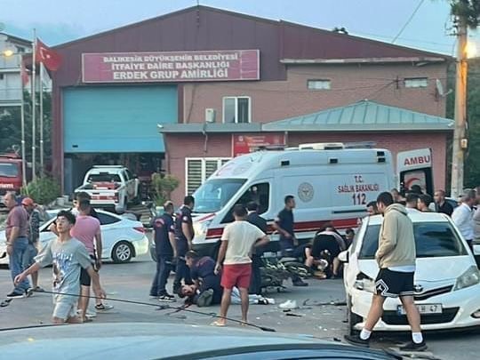 erdekteki tehlikeli kavsak yine can yakti motosiklet surucusu agir yaralandi e2b6d13 |
