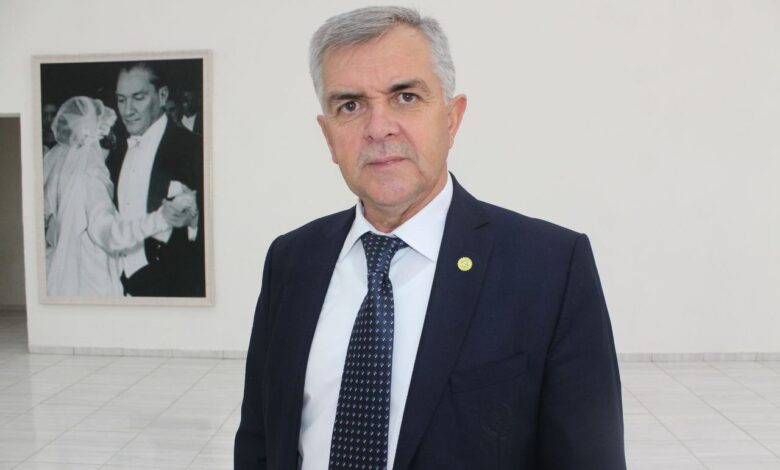 Manyas’ta ayçiçeğinde verim düşüklüğü endişesi! 1 manyasta ayciceginde verim dusuklugu endisesi e4a3297 |
