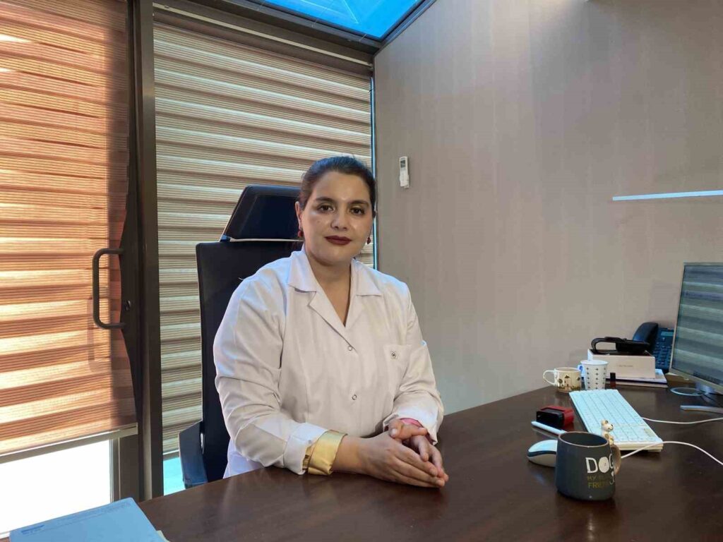 sicaklarda kadinlarin vazgecilmezi topuz ve atkuyruguna dikkat kellesebilirsiniz 9a3cb92 |