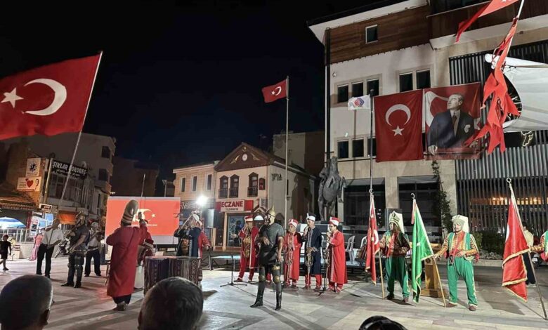 Sındırgı’da 15 Temmuz Demokrasi Zaferi ve Milli Birlik günü kutlandı 1 sindirgida 15 temmuz demokrasi zaferi ve milli birlik gunu kutlandi 7a7b2e9 |