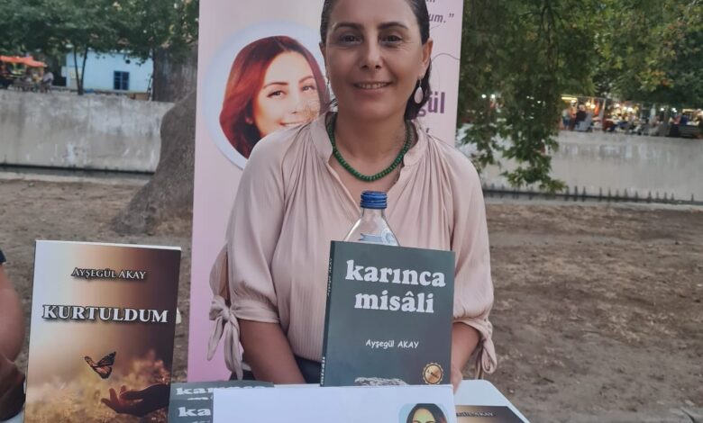 yazar aysegul akay okurlariyla bulusuyor 27fff19 |