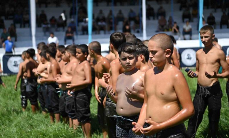 64. Geleneksel Kurtdereli Mehmet Pehlivan Yağlı Güreşleri başladı 1 64 geleneksel kurtdereli mehmet pehlivan yagli guresleri basladi e29e6da |