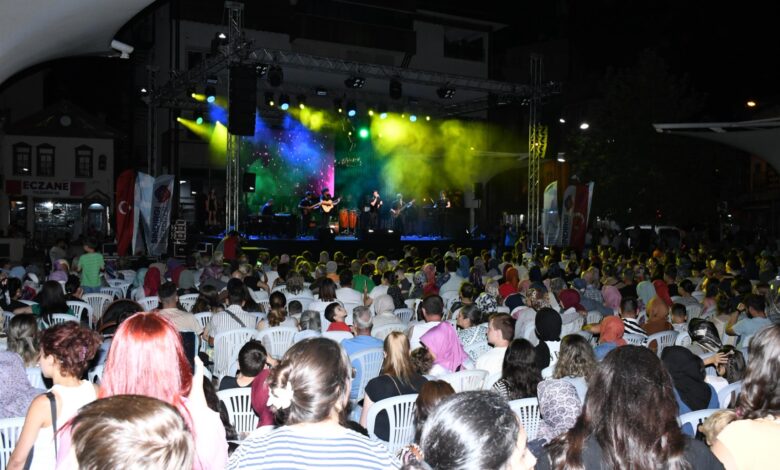 Sındırgı’da MOD10 Gençlik Konserine yoğun ilgi 1 WhatsApp Image 2024 08 16 at 10.54.12 |