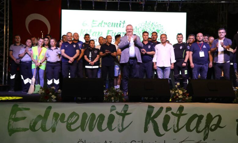 Edremit Kitap Fuarı muhteşem bir finalle sona erdi 1 WhatsApp Image 2024 08 26 at 12.15.40 |