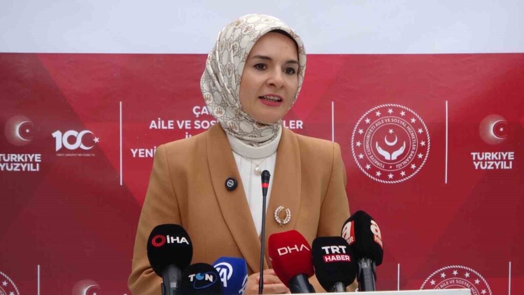 aile ve sosyal hizmetler bakani goktas 973 sosyal yardimlasma ve dayanisma vakfimiza 450 milyon lira kaynak aktariyoruz 59ddf11 |