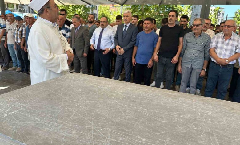 Balıkesir’de İsmail Haniye için gıyabi cenaze namazı kılındı 1 balikesirde ismail haniye icin giyabi cenaze namazi kilindi 61594b1 |