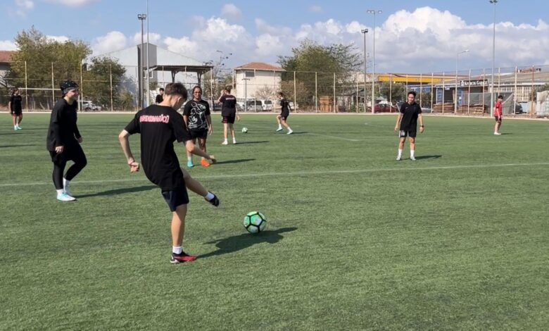 Bandırma’da geleceğin kadın futbolcuları seçmelerde ter döktü 1 bandirmada gelecegin kadin futbolculari secmelerde ter doktu 1c4a186 |