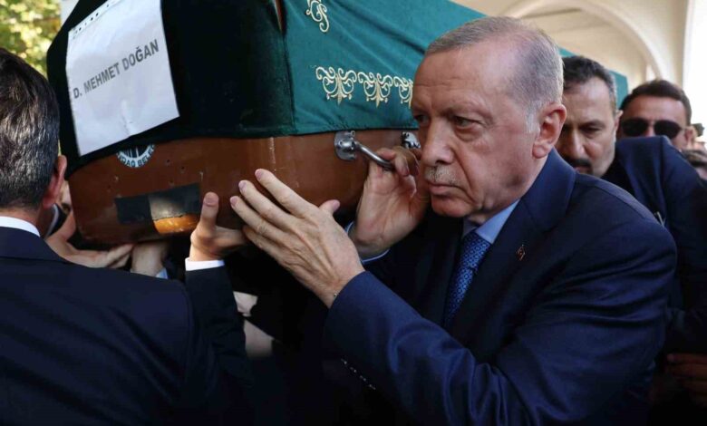 cumhurbaskani erdogan turkiye yazarlar birligi kurucu baskani doganin cenazesine katildi 8d2e45b |