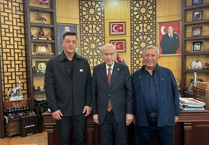 Eski Futbolcu Mesut Özil, MHP Genel Başkanı Bahçeli’yi ziyaret etti 1 eski futbolcu mesut ozil mhp genel baskani bahceliyi ziyaret etti 3af2923 |