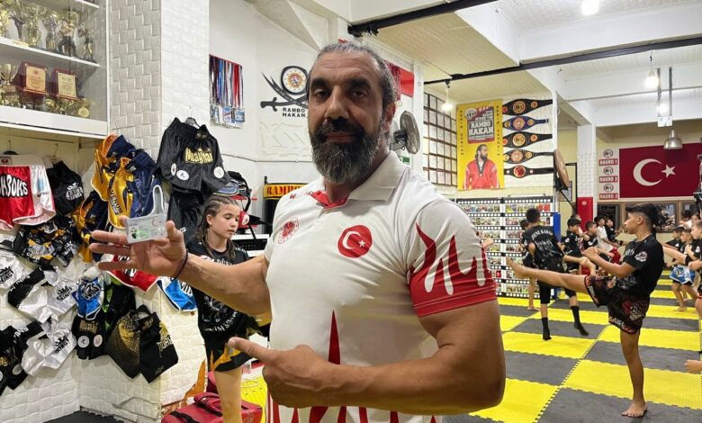 Lakabını resmi kimliğine taşıdı: MMA Dünya Şampiyonu Hakan İtmiş, "Rambo Hakan" oldu 1 lakabini resmi kimligine tasidi mma dunya sampiyonu hakan itmis rambo hakan oldu 771085a |