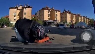 otomobil ile motosikletin carpistigi kaza ani kameraya yansidi e1164a8 |