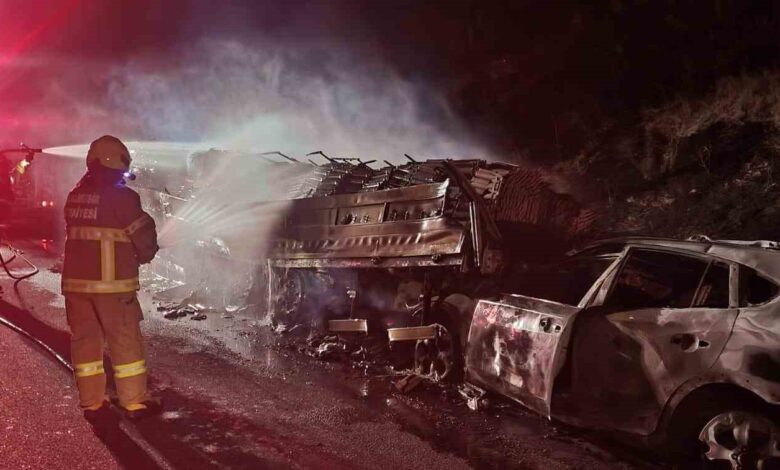 otomobil tira arkadan carpti dorse de otomobil de kullanilamaz hale geldi c1cd1f3 |
