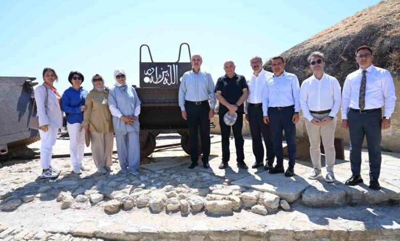 tbmm baskani numan kurtulmus ve ak partili ayhan gider tarihi alani ziyaret etti e884fba |