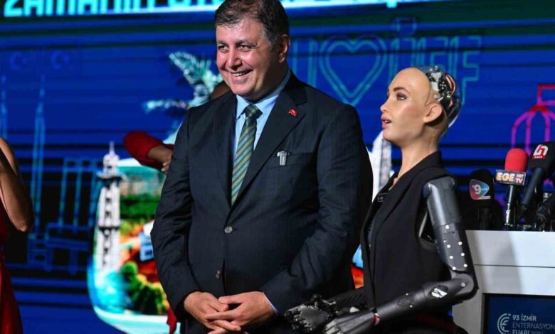 93 iefe insansi robot sophia damga vurdu 1270668 |