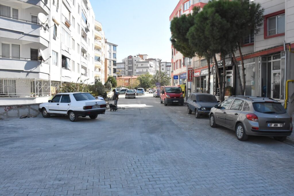 Edremit’te yol çalışmaları devam ediyor 3 WhatsApp Image 2024 09 26 at 09.34.37 1 |