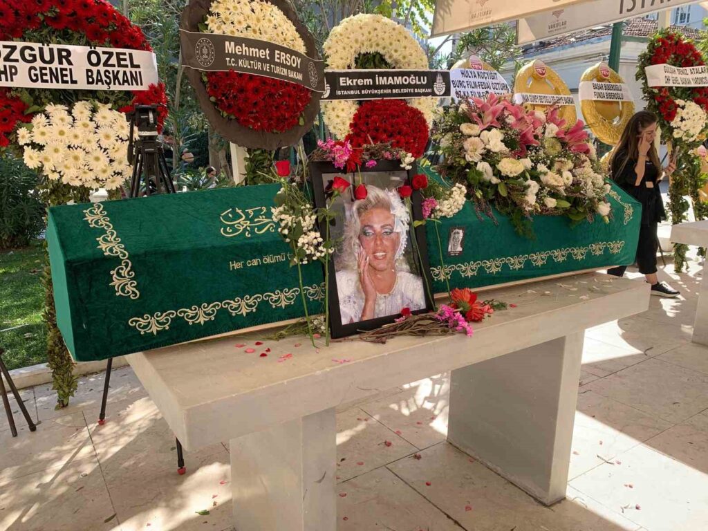 abdde hayatini kaybeden ahu tugba son yolculuguna ugurlandi 9663226 |