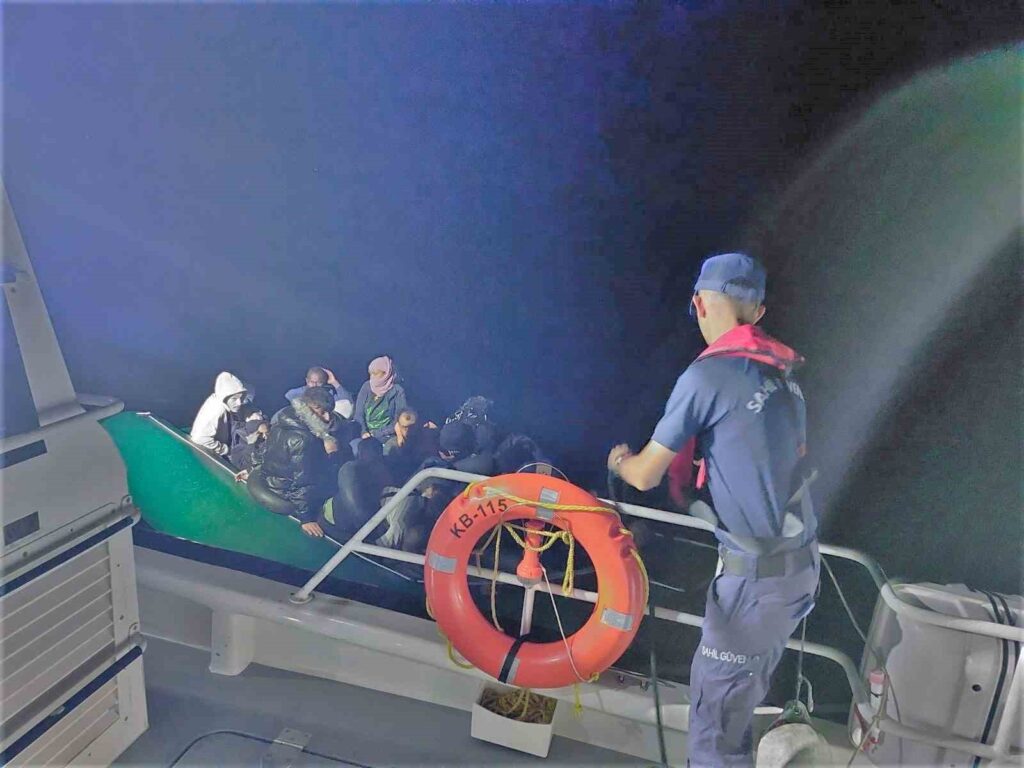 ayvalikta 33u cocuk 44 gocmen sahil guvenlikten kacamadi e393c77 |