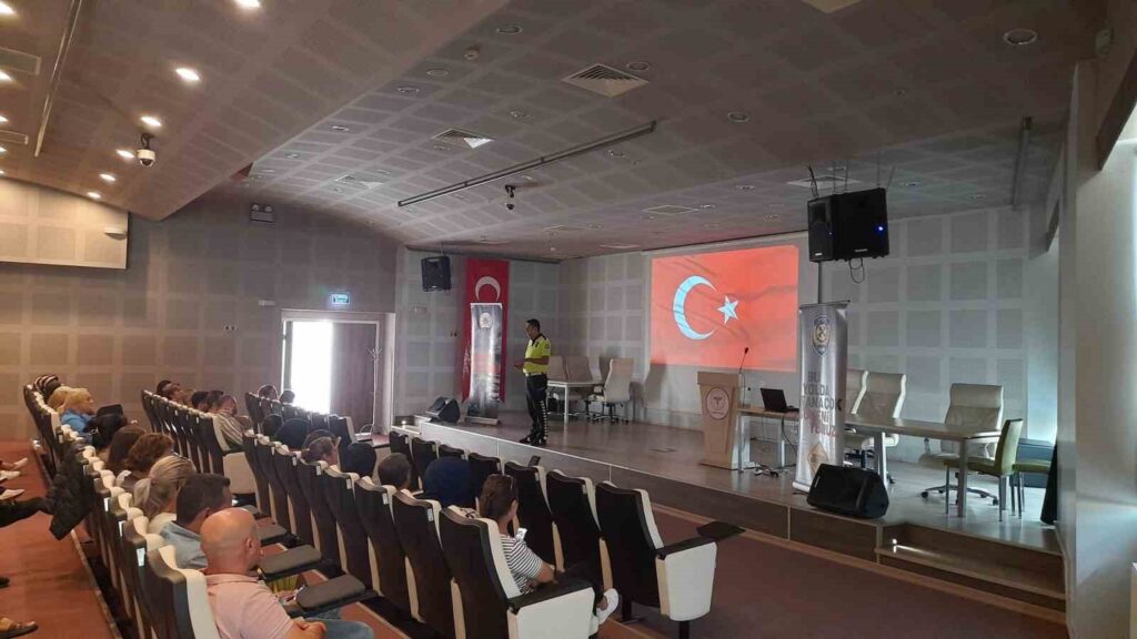 balikesir il saglik personeline trafik egitimi verildi aaa88b4 |