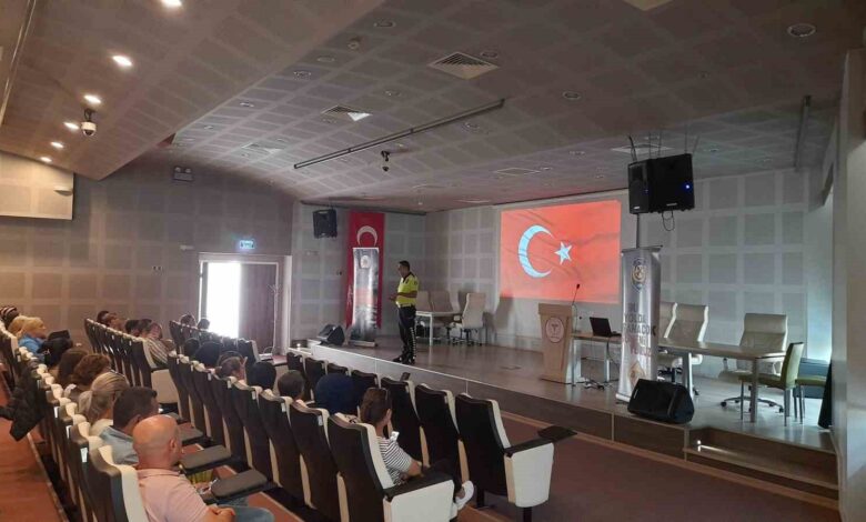 balikesir il saglik personeline trafik egitimi verildi aaa88b4 |