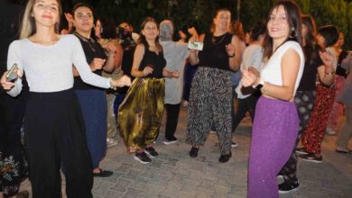 balikesirde kadin muhtarin salvar eglencesi yogun ilgi gordu 653e489 |