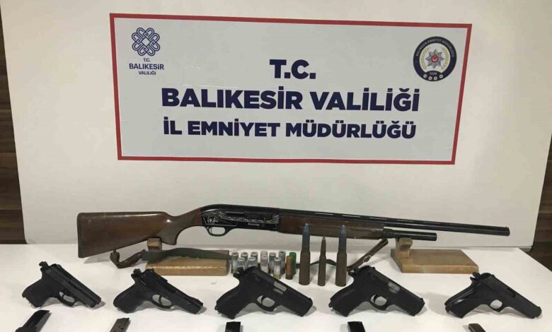 bandirmada cok sayida ruhsatsiz silah ele gecirildi d2983c8 |