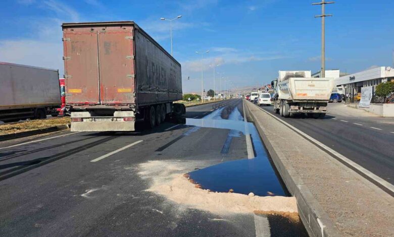Bandırma’da tır kazası sonrası yola mazot döküldü 1 bandirmada tir kazasi sonrasi yola mazot dokuldu 3a3fe3b |