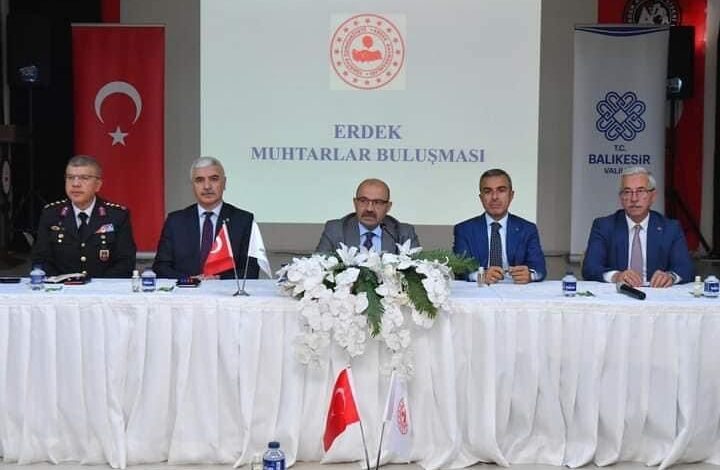 vali ustaoglu ve kaymakam atasoy erdekli muhtarlarla bulustu a5b6365 |