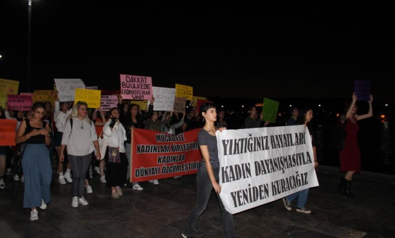 Çanakkale’de kadın cinayetleri protesto edildi 1 AW302560 01 |