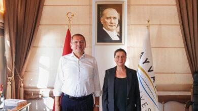 AYVALIK ALAN BASKANI SANAT TARIHCI DR. BERRIN AKIN AKBUBER OLDU |