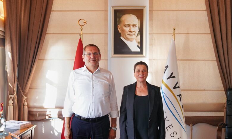 AYVALIK ALAN BASKANI SANAT TARIHCI DR. BERRIN AKIN AKBUBER OLDU |