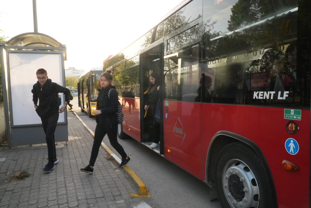 Büyükşehir’in ulaşım desteği aileleri sevindirdi 2 Buyuksehirin ulasim destegi aileleri sevindirdi 9 |