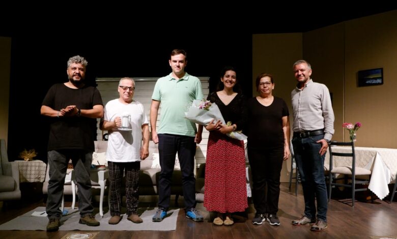 HATIRLA EY PERI OYUNU SUSURLUKTA DAKIKALARCA AYAKTA ALKISLANDI 5 |