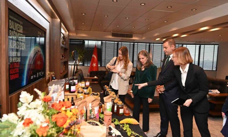 abd istanbul baskonsolosu eadehten baskan akina ziyaret 1070e57 |