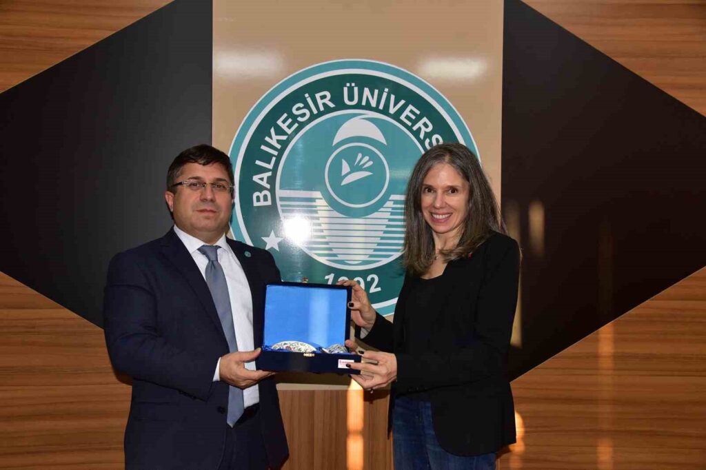 abd istanbul baskonsolosundan rektor ogurluya ziyaret 72be282 |