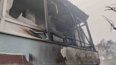 ayvacikta alzheimer hastasi baba oglunun evini yakti 6ae8388 |